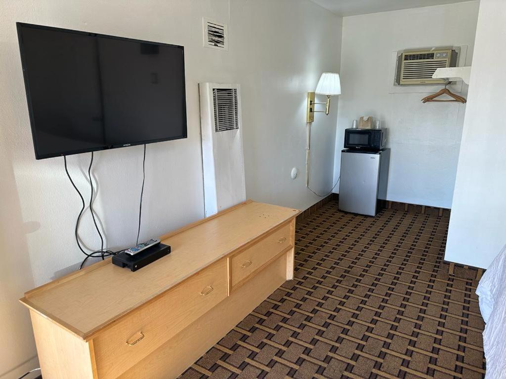Ski'S Western Motel Great Falls Extérieur photo