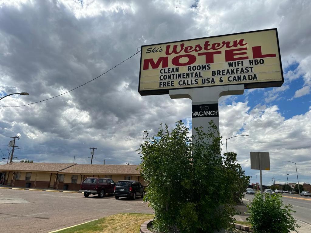 Ski'S Western Motel Great Falls Extérieur photo