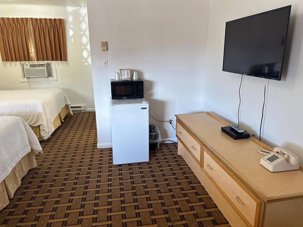 Ski'S Western Motel Great Falls Extérieur photo