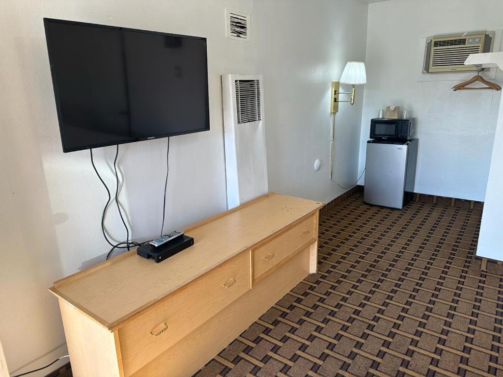Ski'S Western Motel Great Falls Extérieur photo