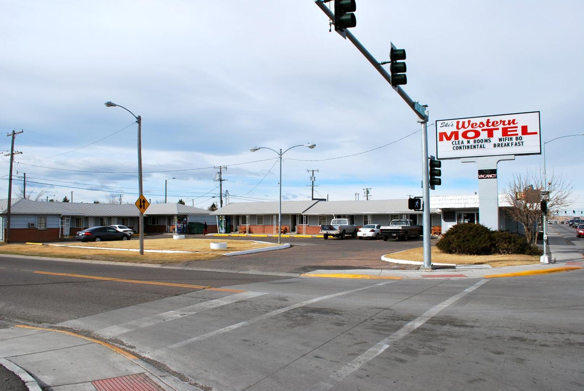 Ski'S Western Motel Great Falls Extérieur photo