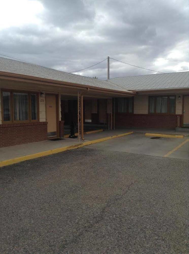 Ski'S Western Motel Great Falls Extérieur photo